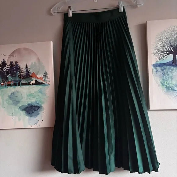 H&M Pleated Skirt Dark Green Size 2 - Picture 2 of 6